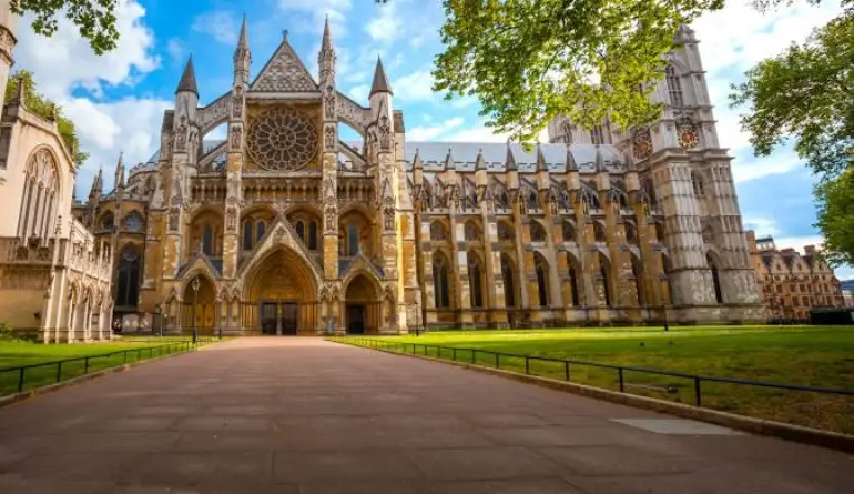 Spectacular places close to London's eyes