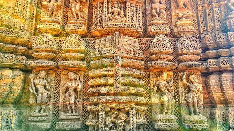 Displaying light and sound in the temple of the sun
