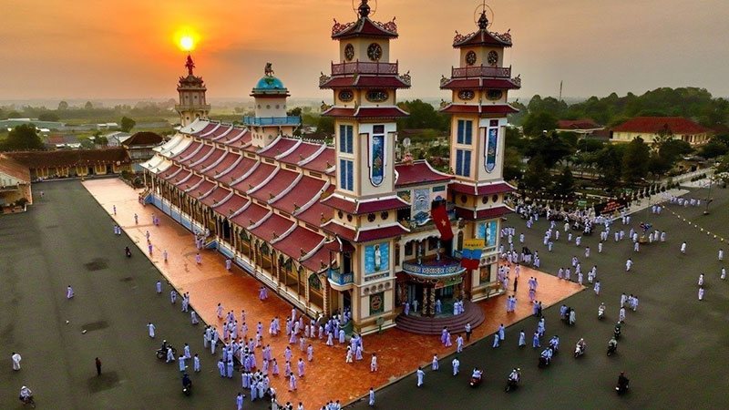 Cao Dai Temple (CAO DAI TEMPLE)