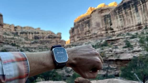 Apple Watch Ultra 2 on the man's hand - Figure 3