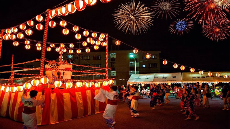 The half -autumn festival (celebration of the moon)