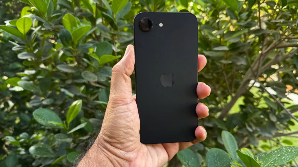 Apple iPhone 16e