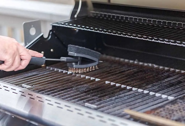 Keep the barbecue clean and adhering to the health principles Keep the barbecue clean and adhering to the health principles
