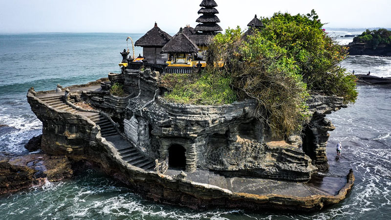 Tanah Lot Temple: A spectacular attraction on water in Bali