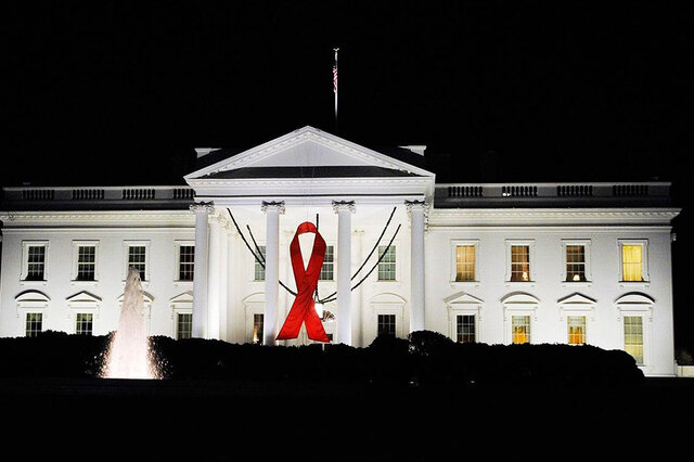 Video/ Trump not short, AIDS warns the border