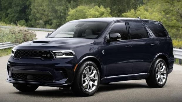 Which automotive brands still offer V8 engines in year 6?