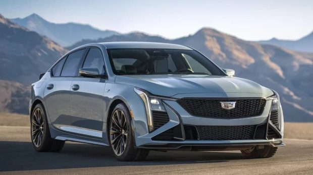 Which automotive brands still offer V8 engines in year 6?