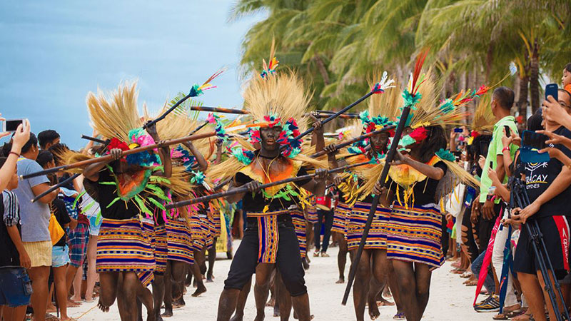 Atieh 2025 Future Festival: Key dates and eves program at Atieh 2025 Film Festival in Calibo, Aklan. Early celebrations are scheduled in the week ending Sunday, January 19, 2025. The annual festival, known for its combination of cultural plays and religious worship, celebrates Sao Nino (sacred child) and emphasizes respect for the personality of Jesus Christ. The most popular eves include magnifice parade, local street dances and tribal competitions, each with traditional drum beat and traditional ahems, providing a joyful atmosphere for participas.