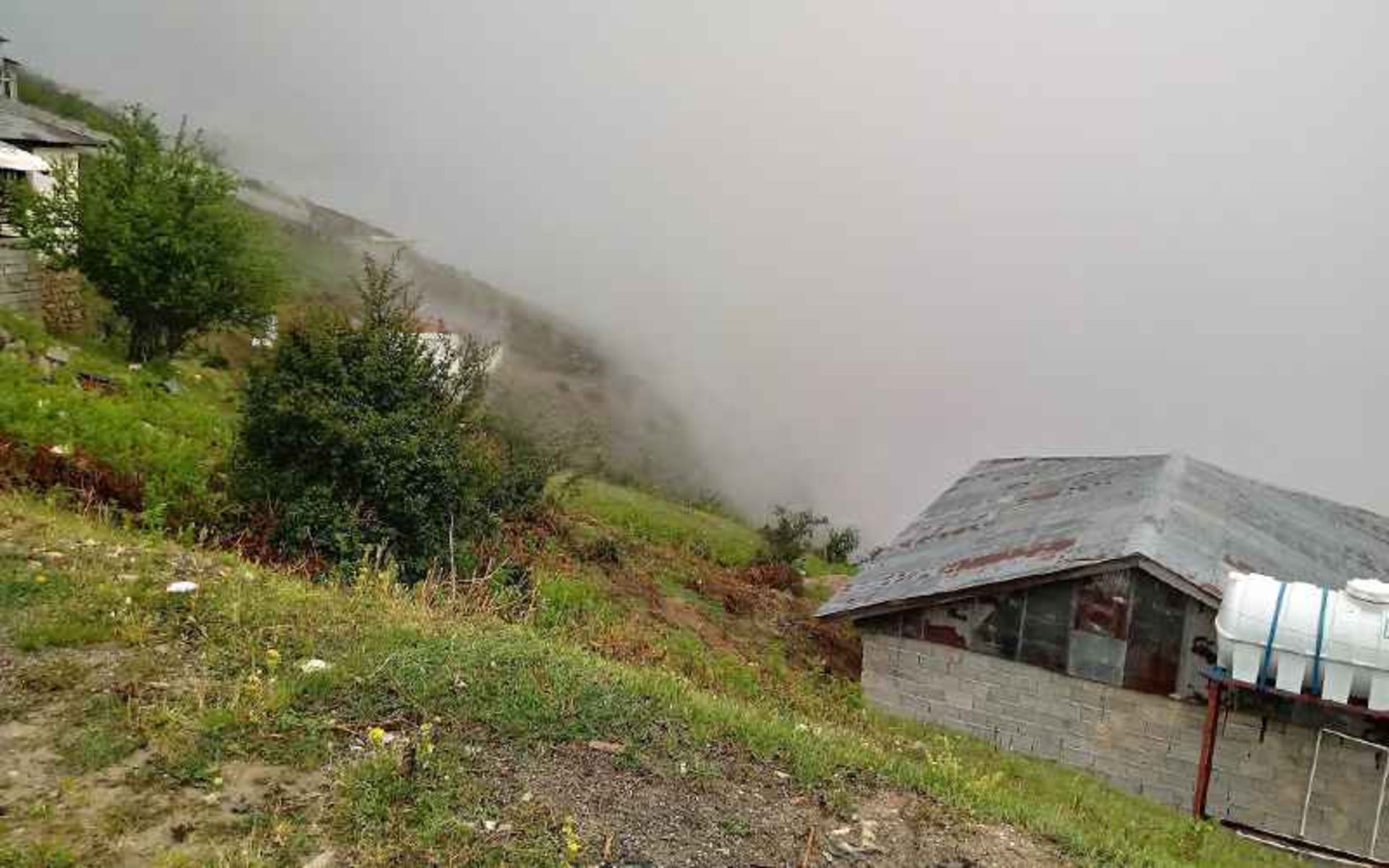 Filbend's couryside in the cloud sea