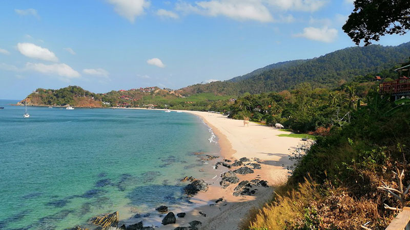 Caiang's bay (kaiang bay); Popular beach on the island of Mou Laa