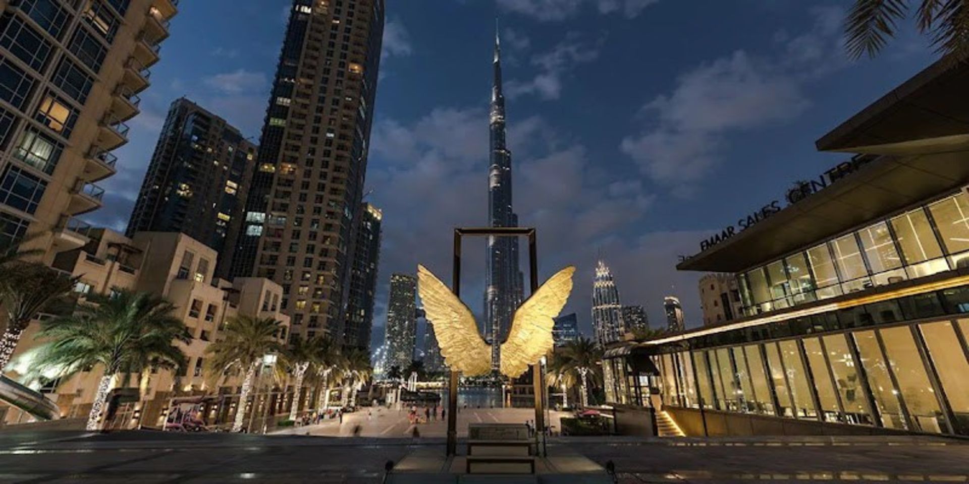 Dubai's Mexico wings at night