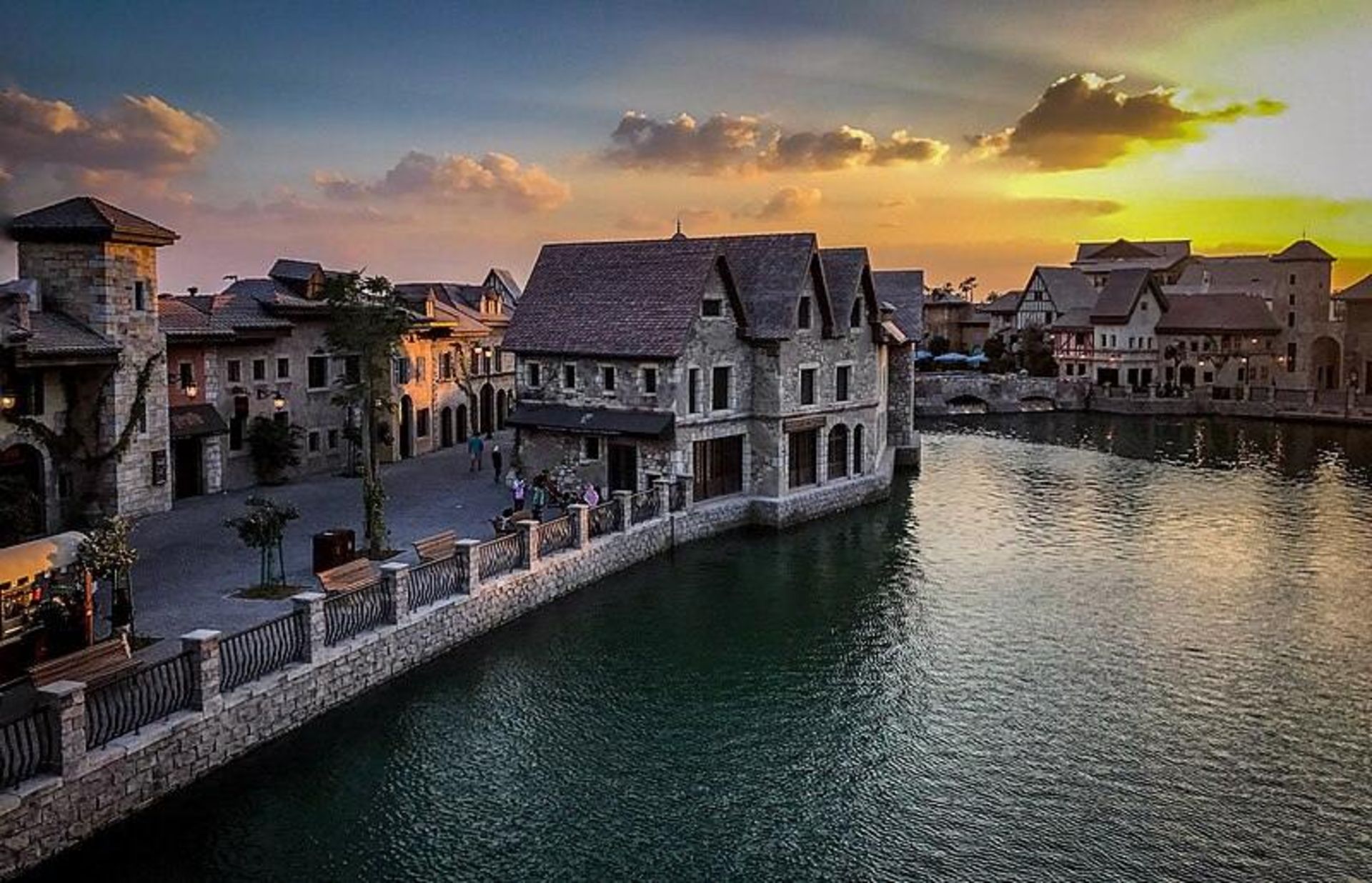 Dubai French Village