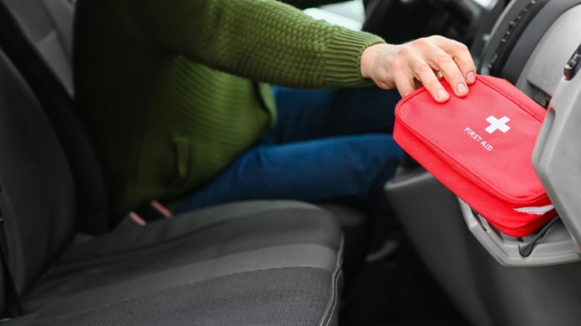 First aid box for road travel