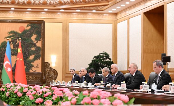 Holding a meeting of the Presides of Azerbaijan and China in Beijing