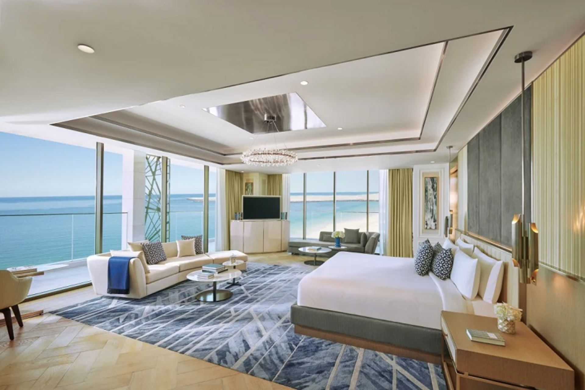 Pehouse of Royal Dubai to the sea