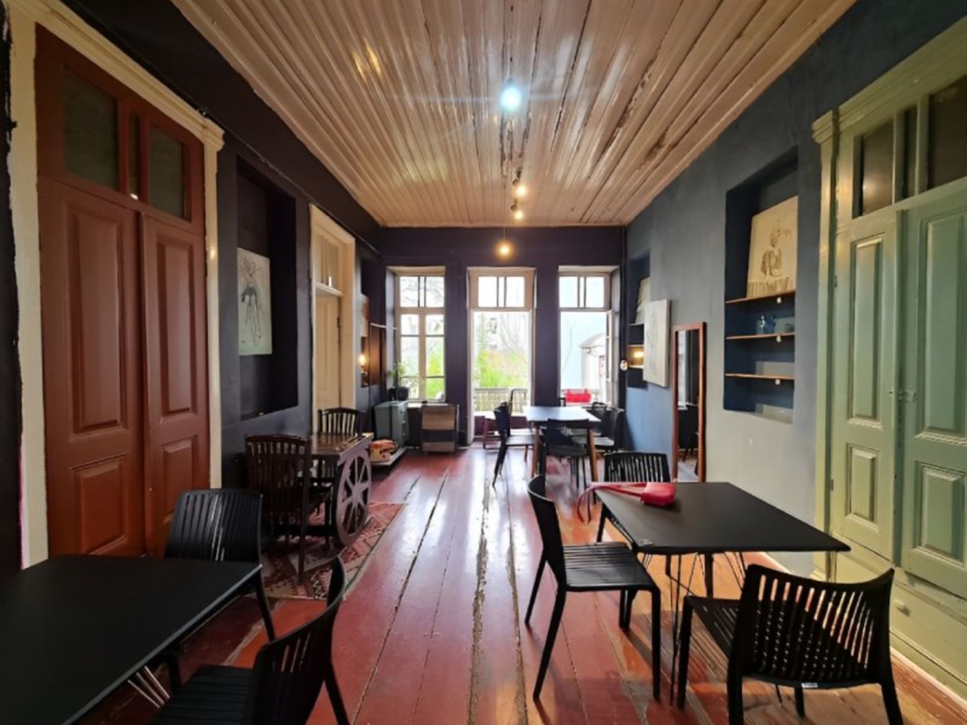 Rasht Wheel Cafe Decoration