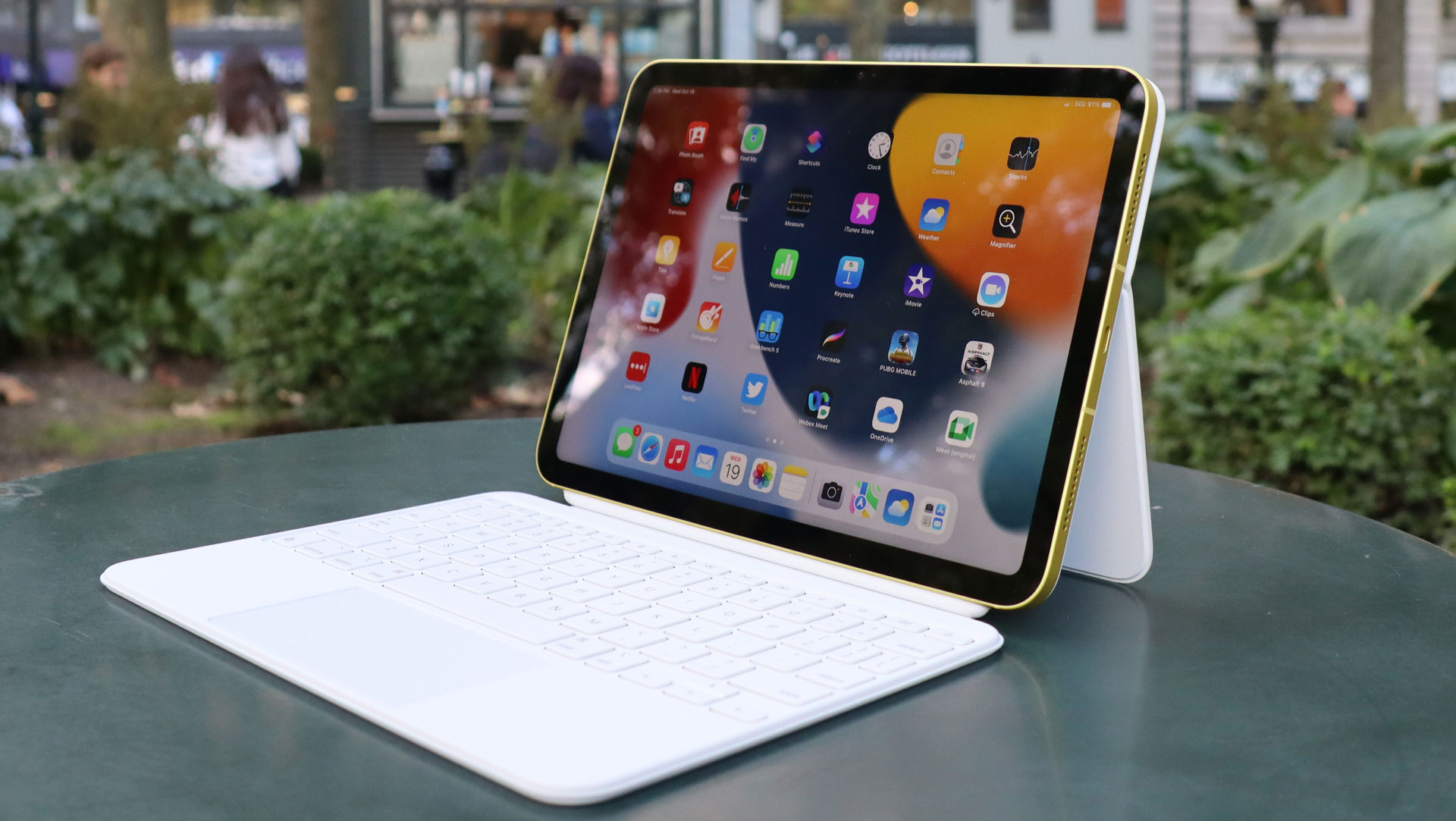 Importa details of Apple's seasonal income session at the beginning of year 2 - Digino