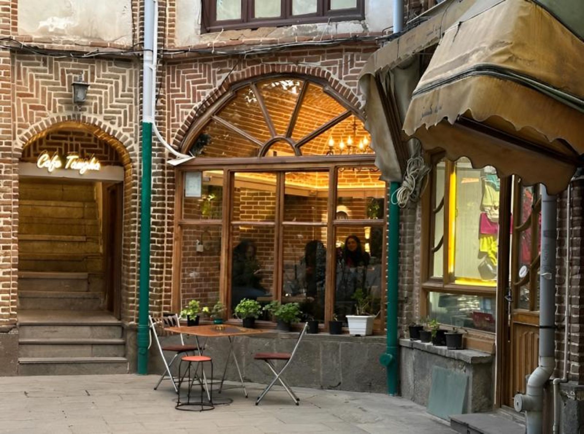 Tomgha Tabriz Restaura Cafe Erance