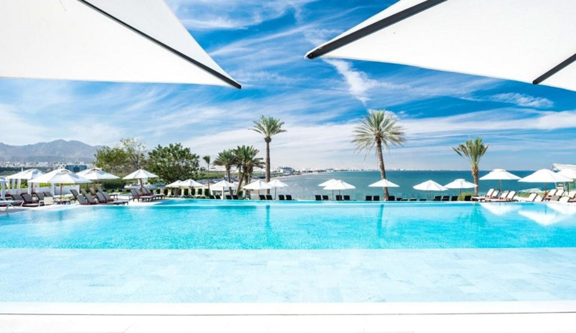 Krone Plaza Hotel Pool of Muscat 
