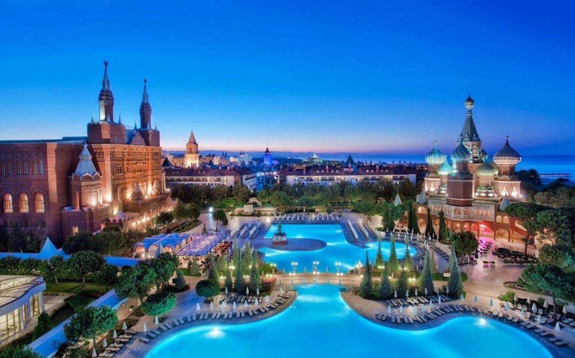 Kremlin Palace Hotel at night