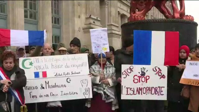 Holding ai -Islamophobia demonstrations across France