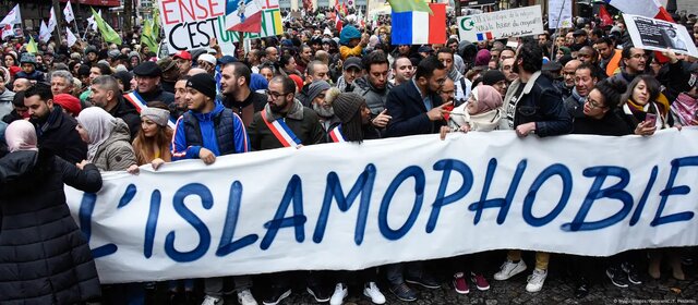 Holding ai -Islamophobia demonstrations across France