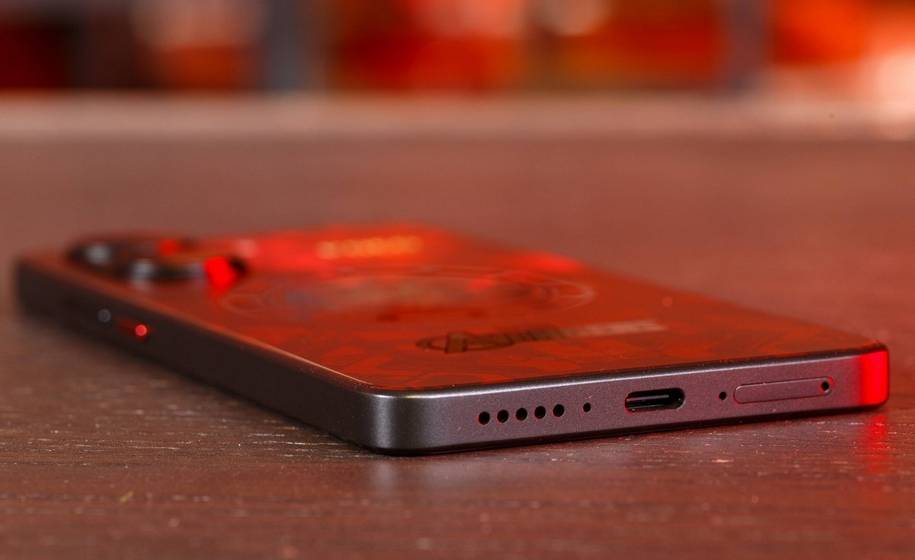 The lower speaker of the Poko X7 Pro