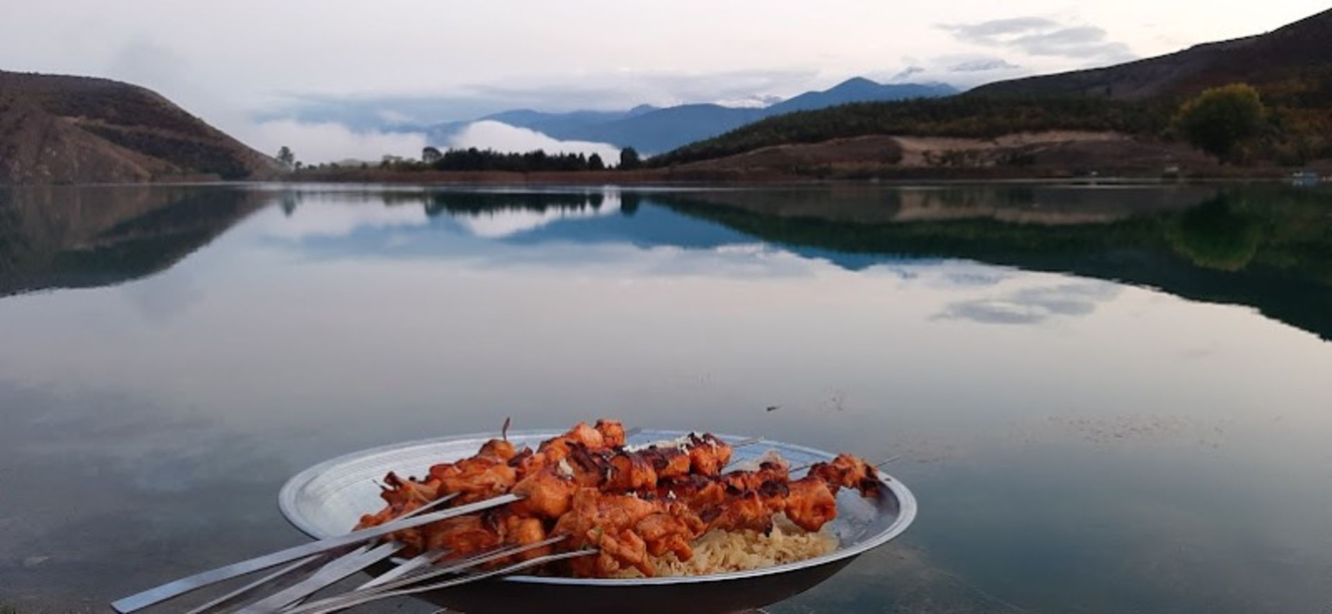 Eating on the side of Lake Welt