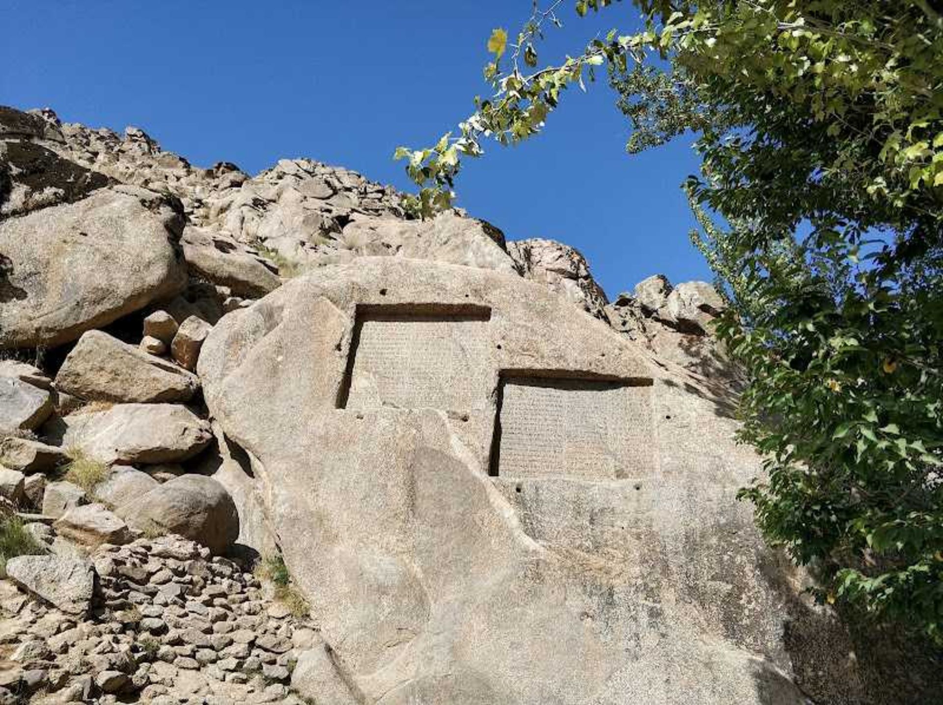 Treasure inscription on the mouain