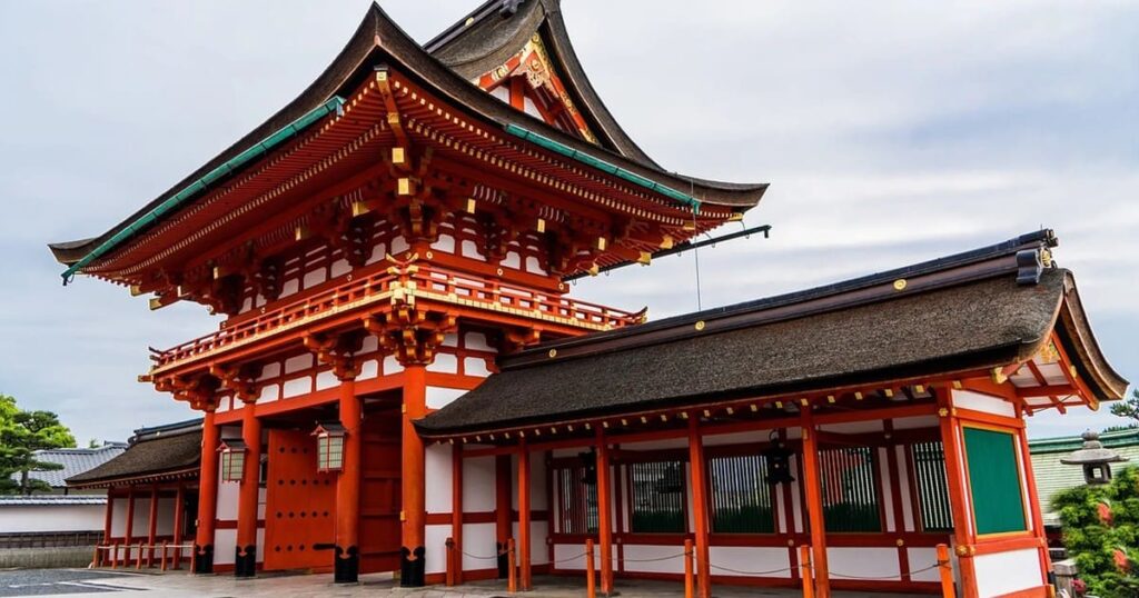 Ieresting information about the Fushimi Temple Lace Gateway