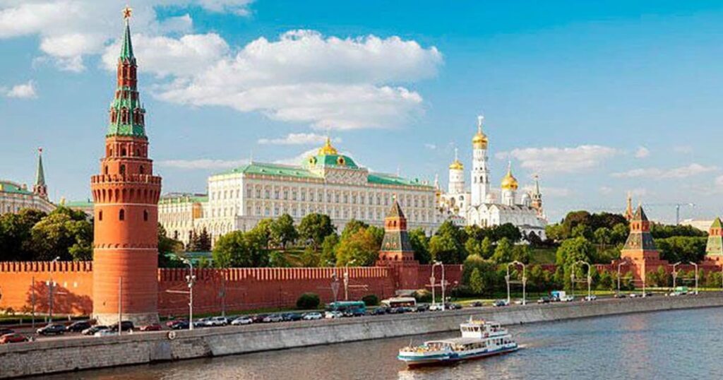 Why is traveling to Moscow a differe experience?