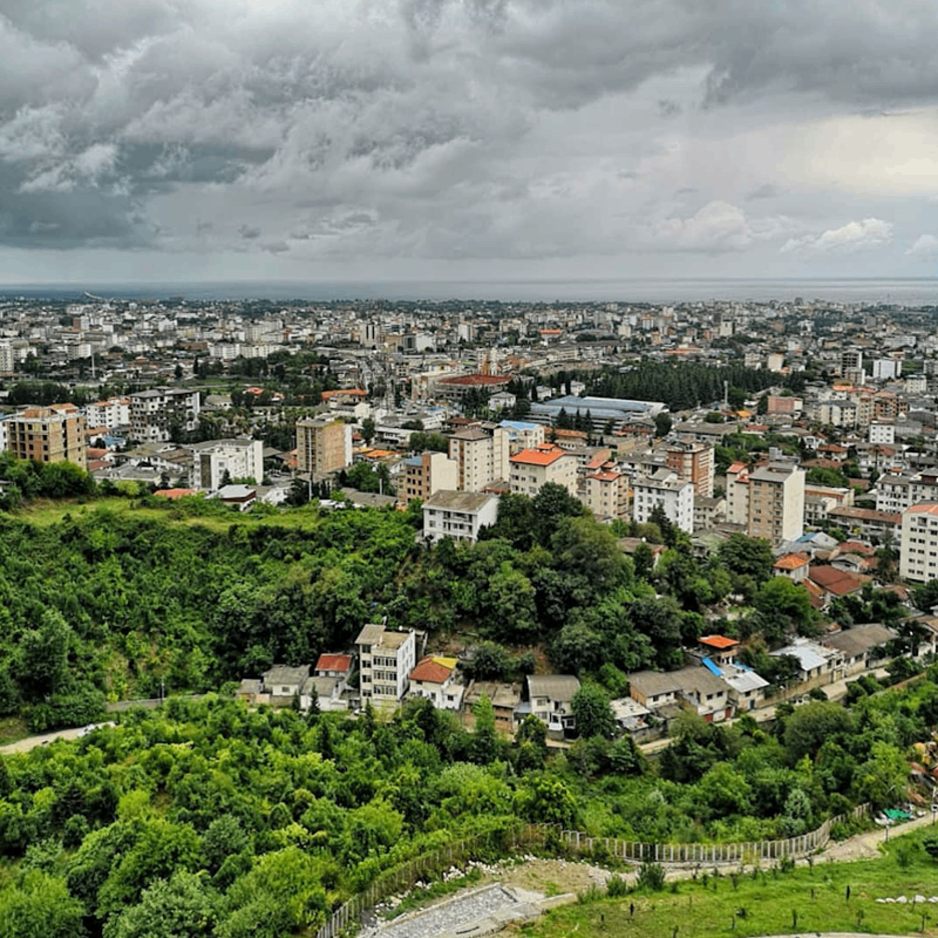 Homes and nature of the city of Chalus