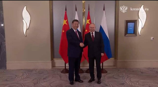Meet the object and bootin in the Kremlin