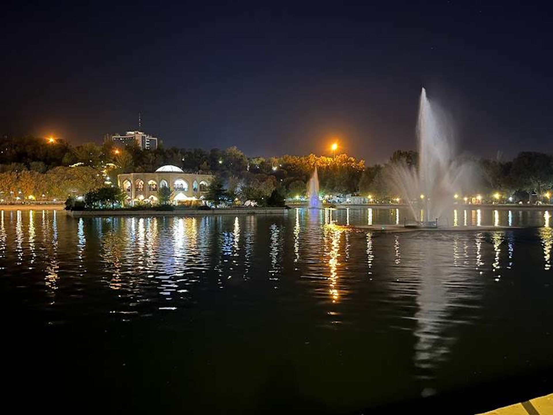 Mansion El Goli Tabriz at night