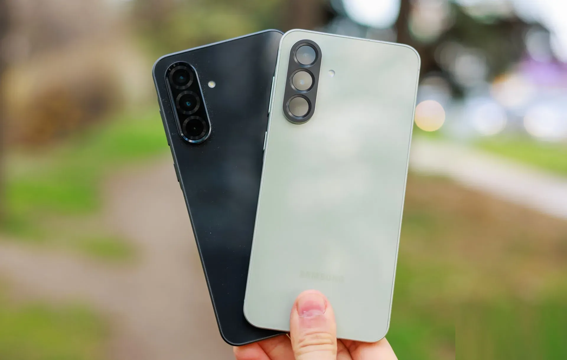 Comparison of the design and quality of the Galaxy A36 with the Galaxy A56