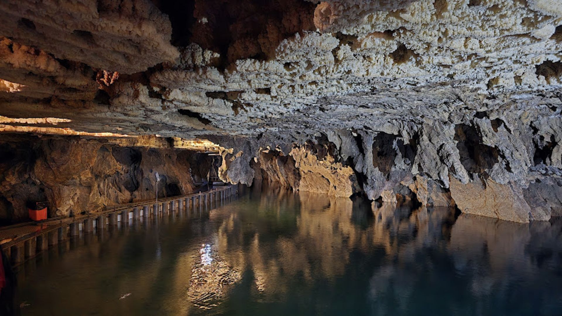 Alisadr cave ierior of Hamedan