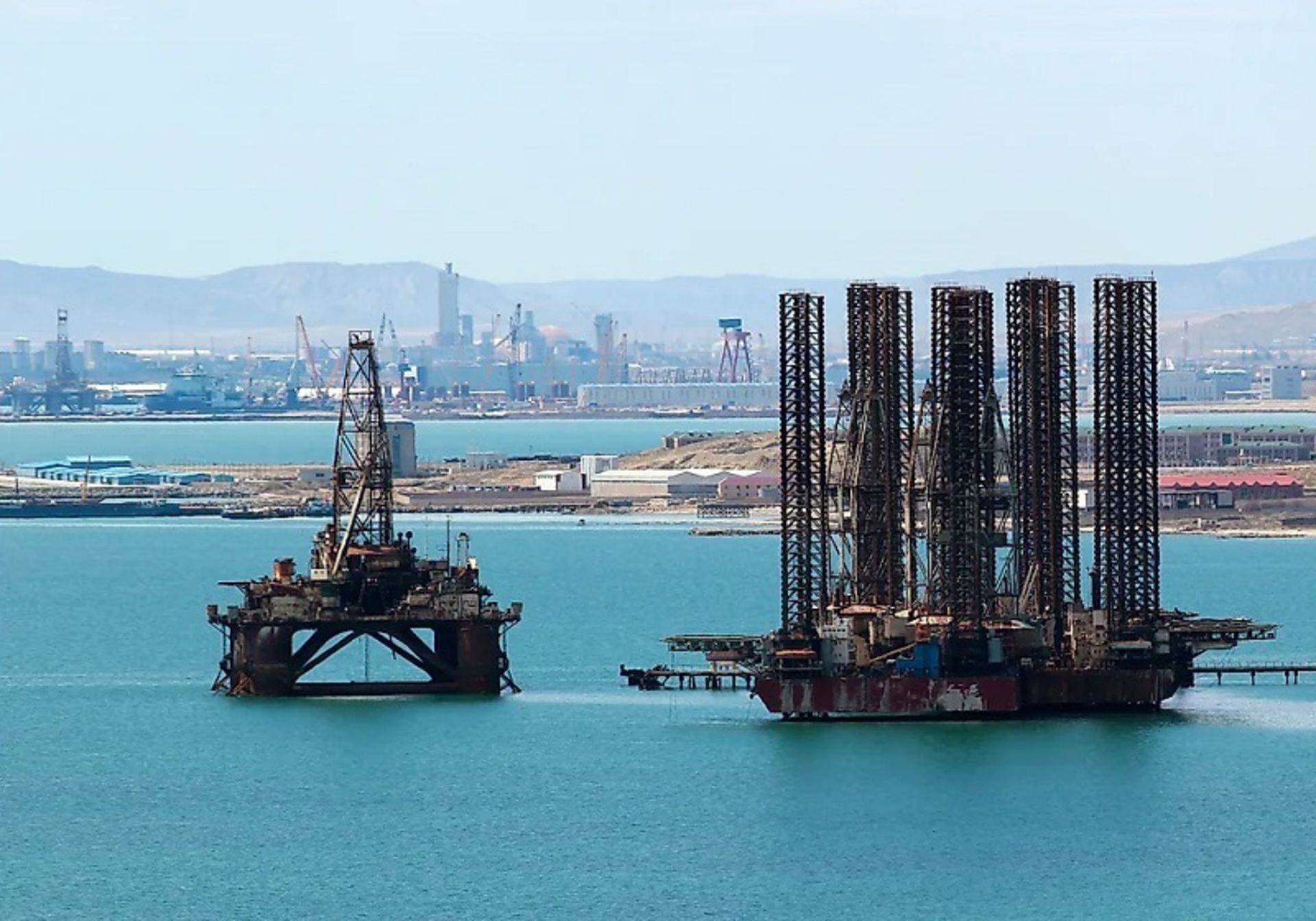 Caspian oil bases 