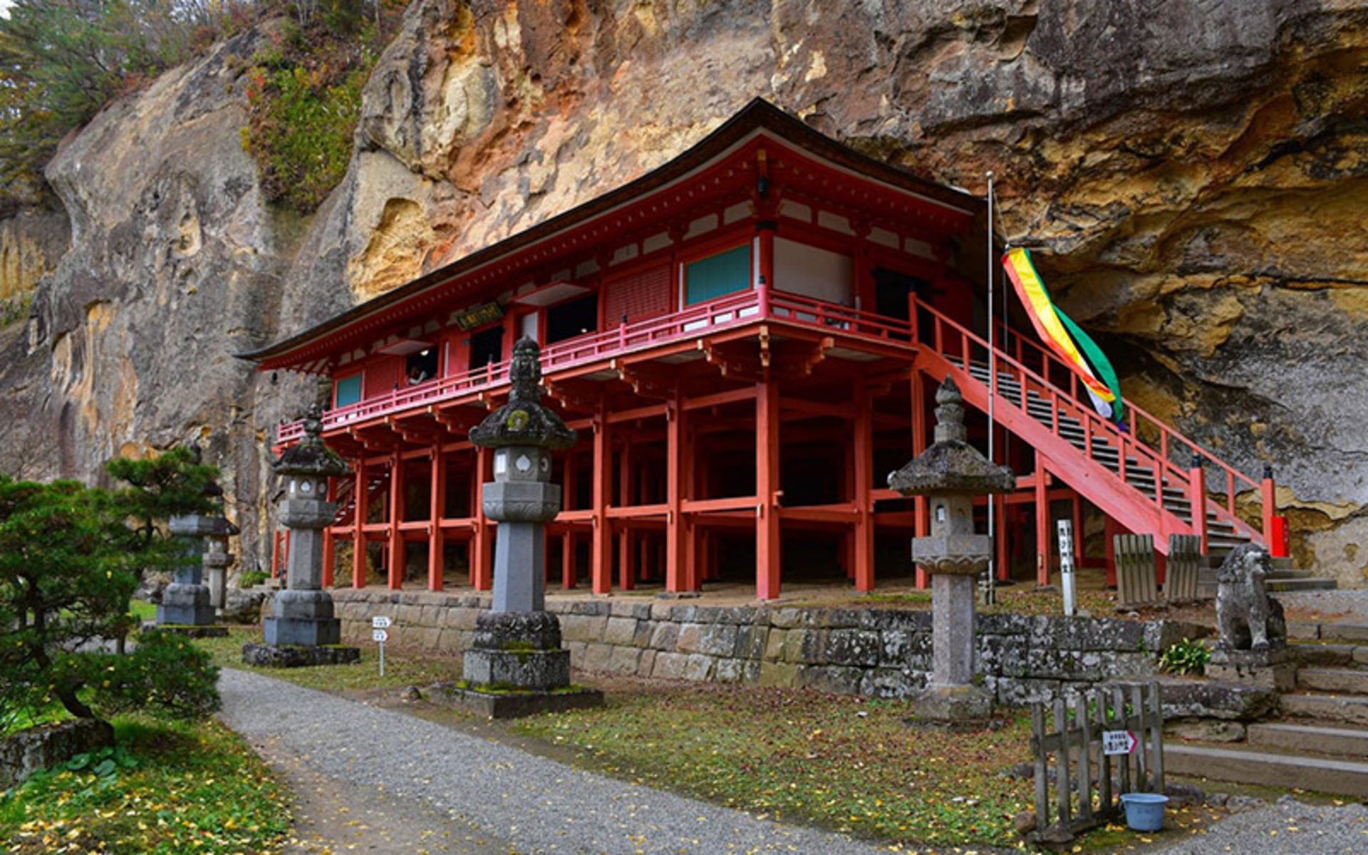 Red building in the historic Hiraizomi sites
