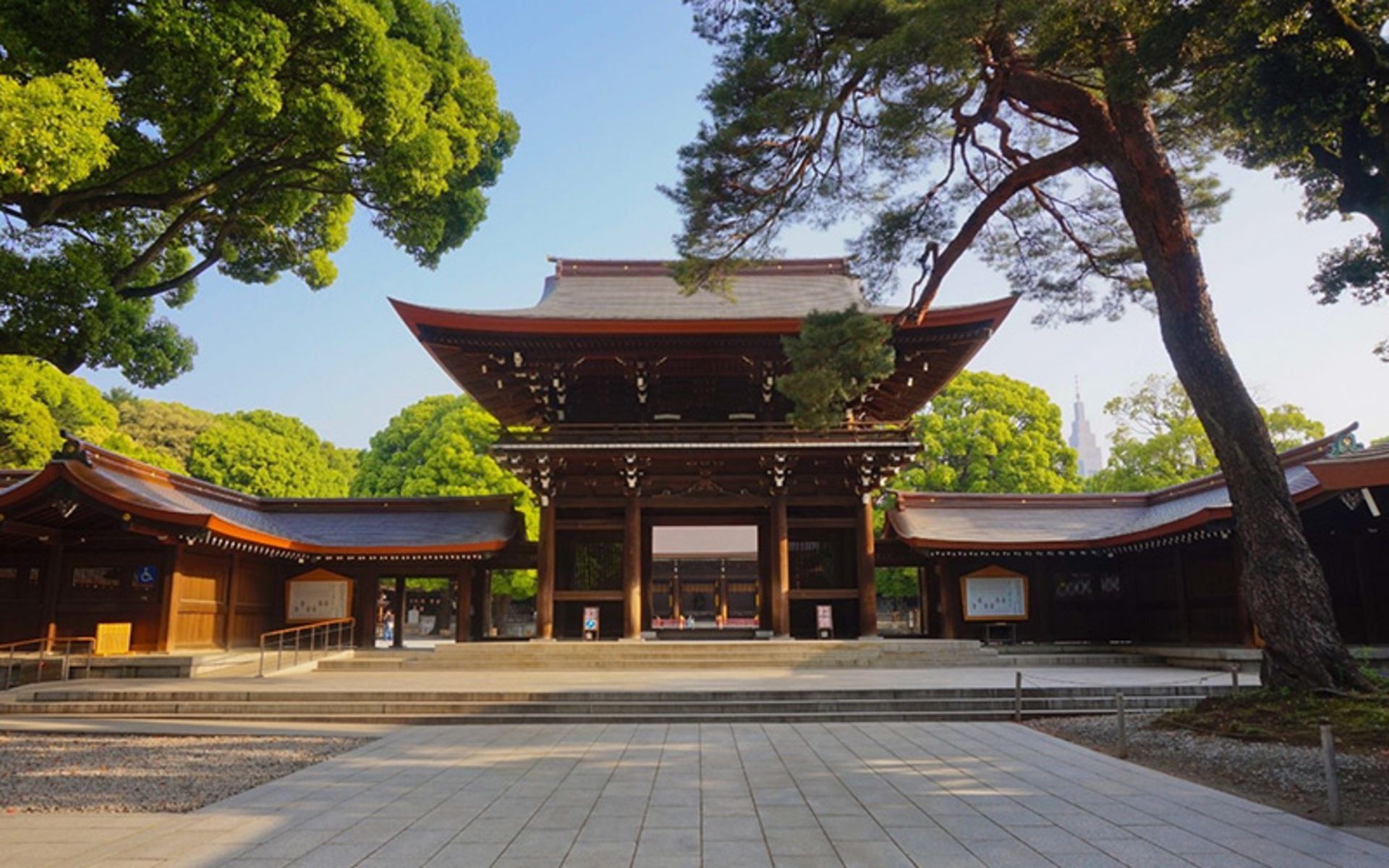 Miji Temple yard in the spring