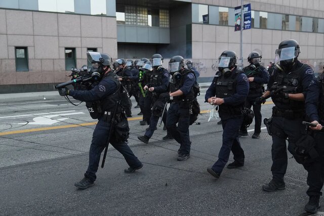 US police viole treatme of protesters on immigration policies