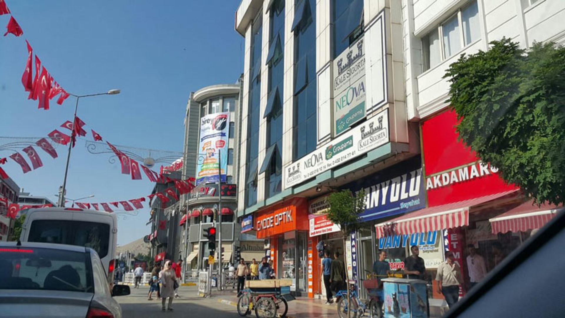 Van's street shops