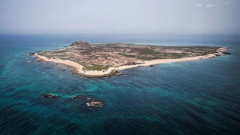 Iroduction to Shidour Island or Maro, Maldives Iran with pristine and dreamy beaches