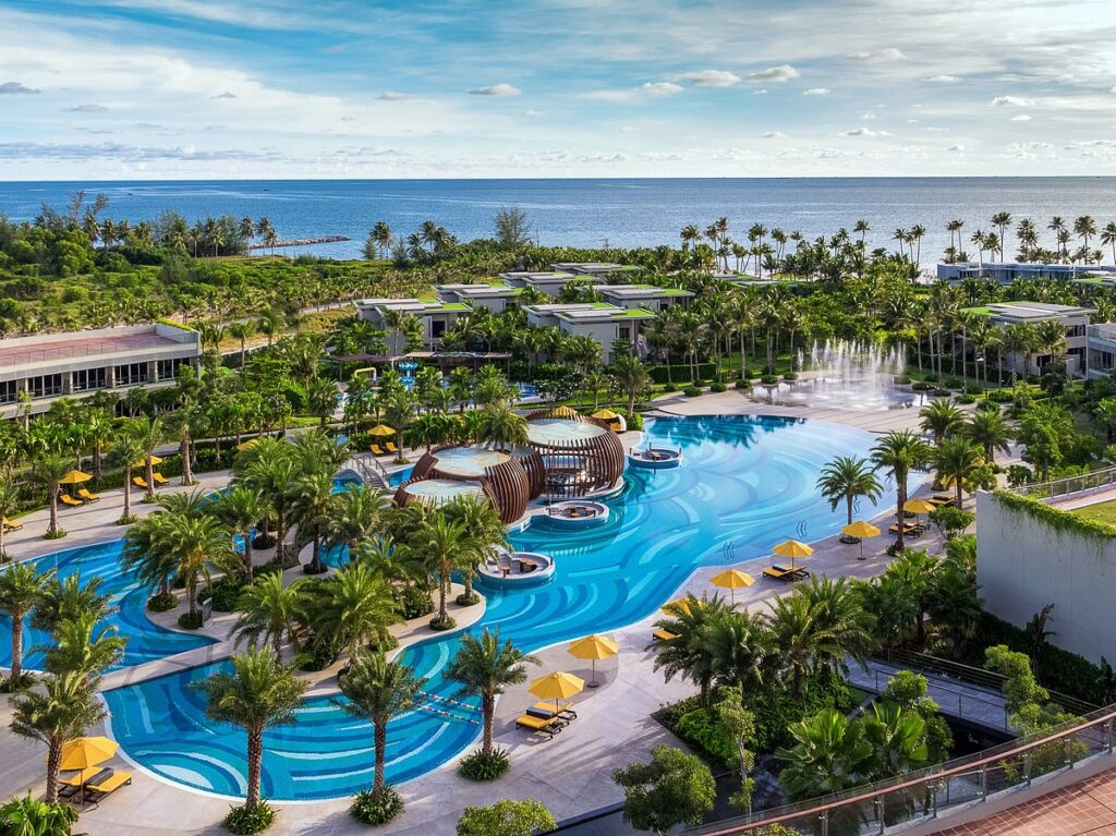 The best hotels on the Fukuk Island