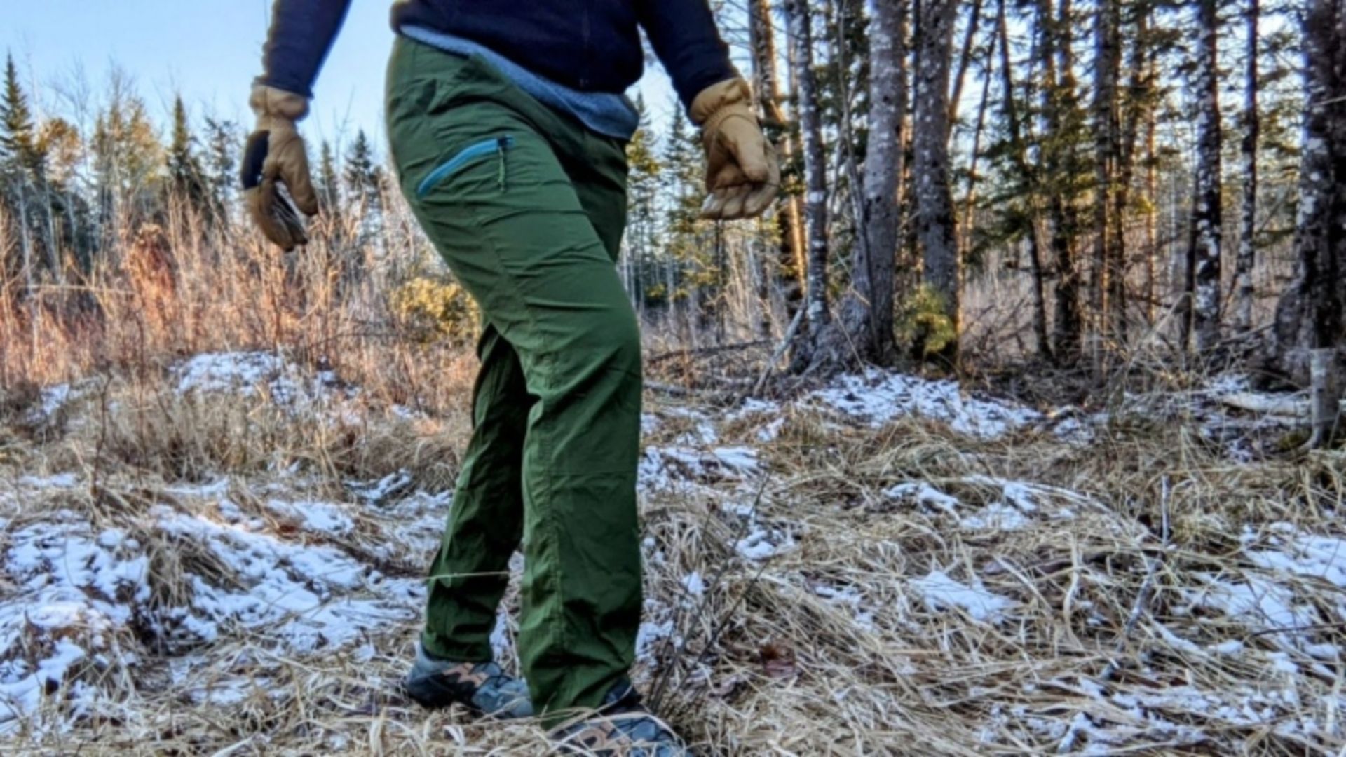 A man with flax pas in nature