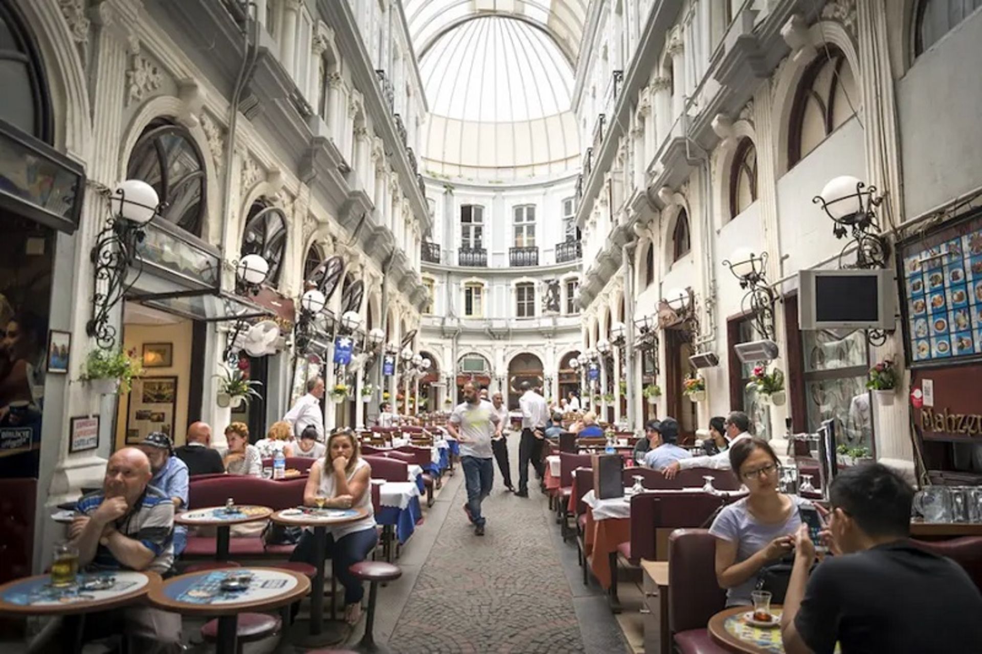 Tables and chairs of flower passages