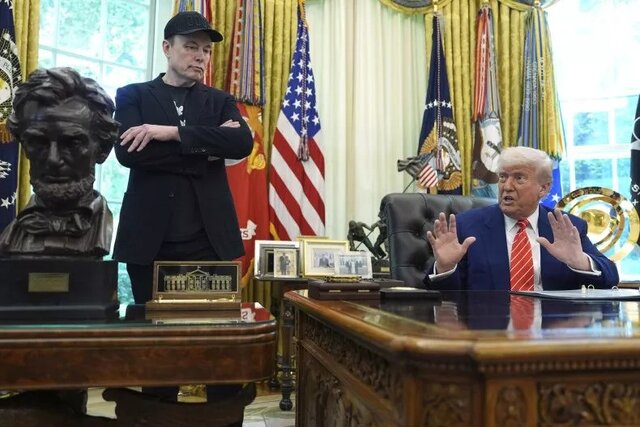Mask's father: My son was caught in the White House