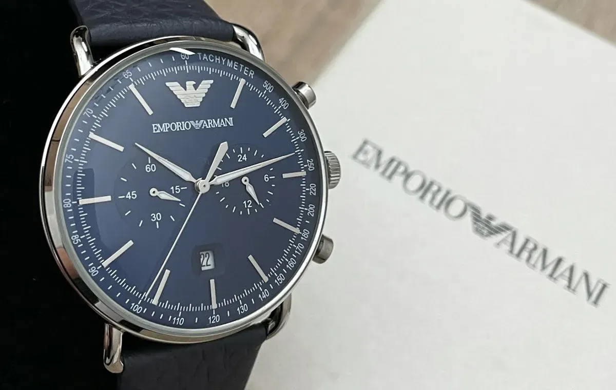 Pay atteion to the logo from the tricks of the original Empero Clock Clock