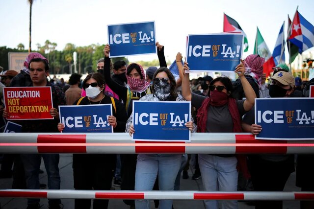 US police violent treatment of protesters on immigration policies