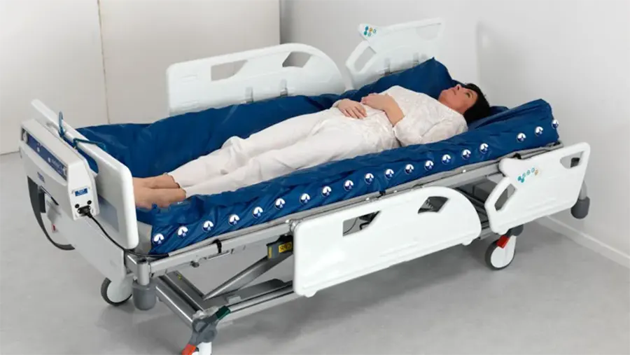 Hospital bed to preve bed wounds and guide to using raging mattress