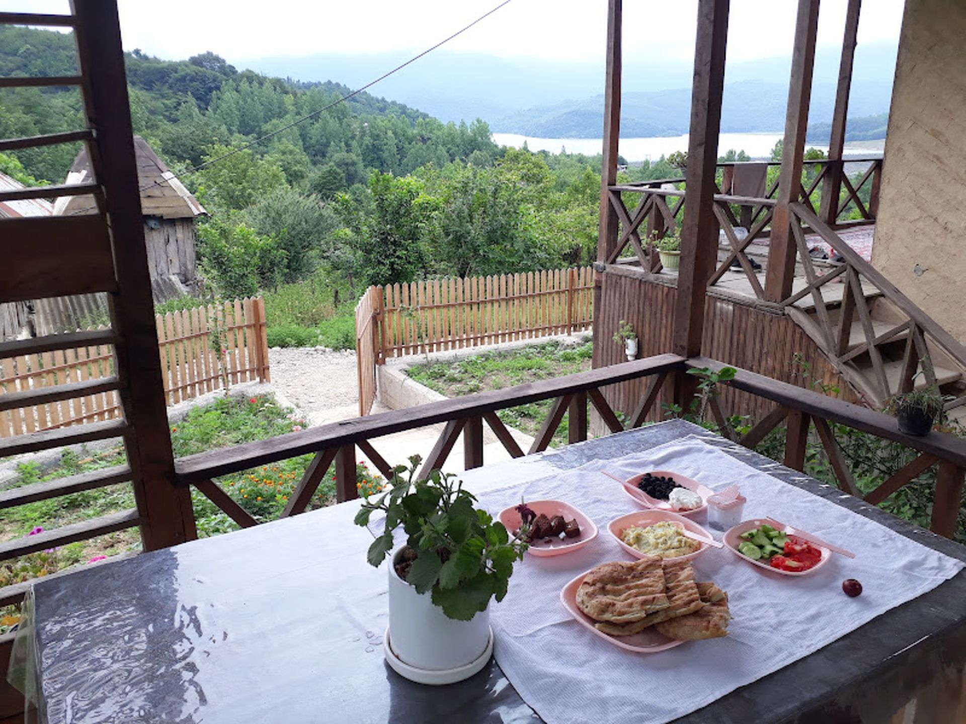 Breakfast at the restaura overlooking the Lefur Dam